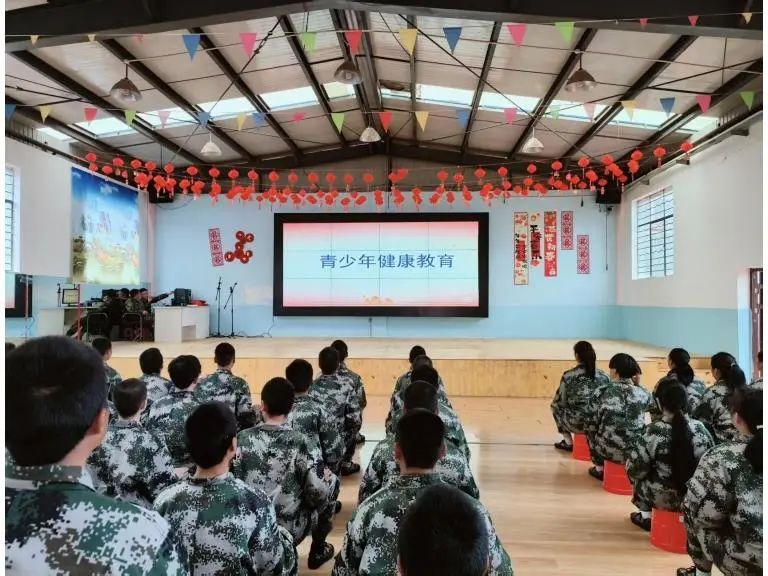 附近全封闭学校在哪里啊_附近的封闭小学哪里有_附近的封闭学校