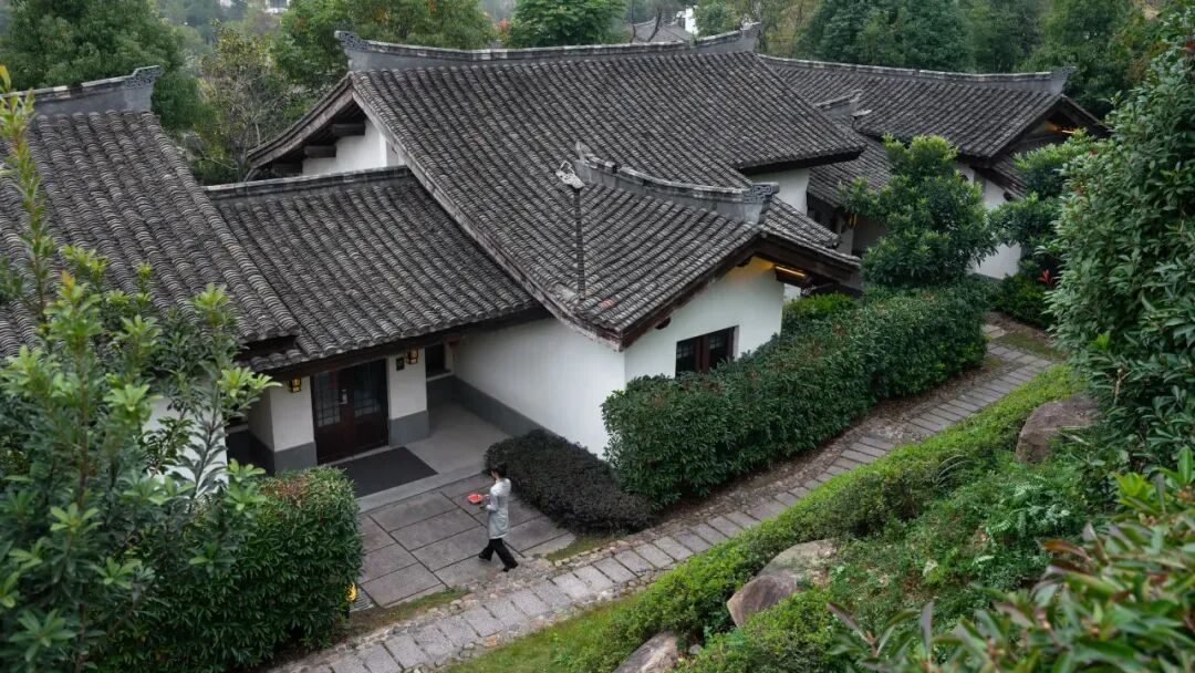 包邮区度假酒店5折起 富春山居星野悦榕庄周末不加价 国庆可用