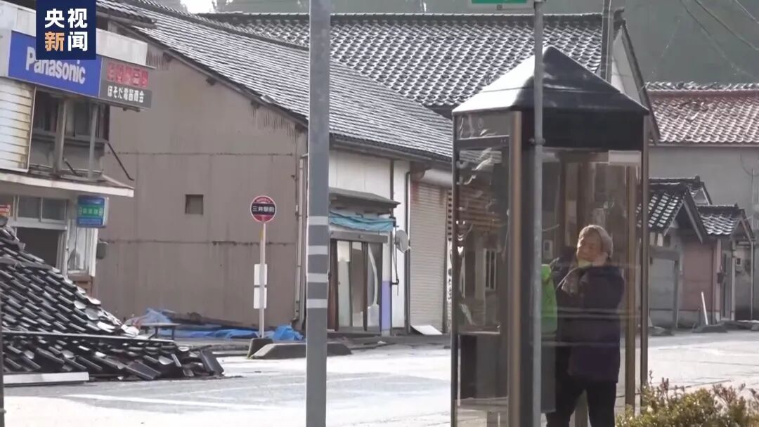 128人死亡，195人失踪，地震导致部分海域变成陆地！日本：只接受美国援助！一核电站附近海面发现油膜……（组图） - 2