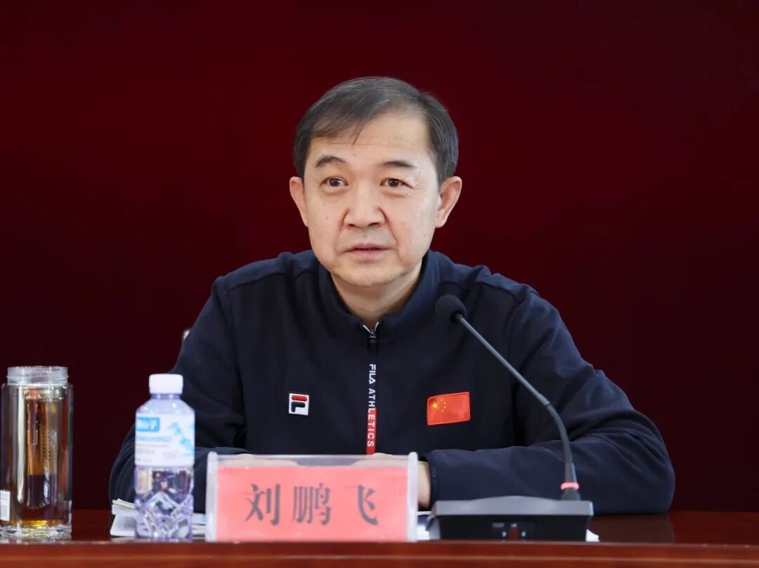 刘鹏飞在公司主持召开安全生产座谈会时强调牢固树立安全第一理念坚决