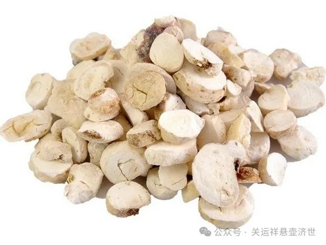 半夏是一种常用的中药,具有燥湿化痰,降逆止呕,消痞散结的功效,治疗