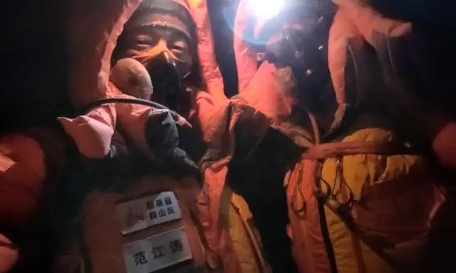 登珠峰营救被困女子，事后拒付1万美金“救命钱”：世道变坏，就是这样开始的…（组图）