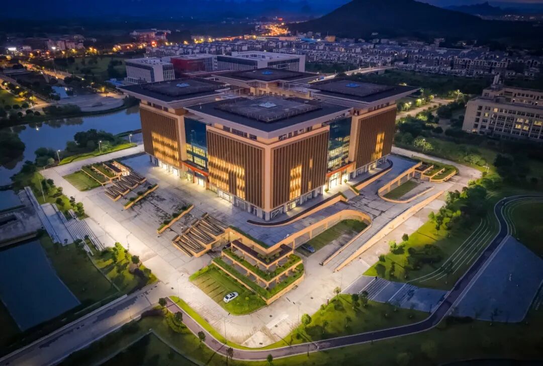 暮色中的学府画卷 (3).jpg