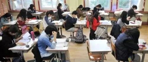 高三男生收到小纸条，打开一看...