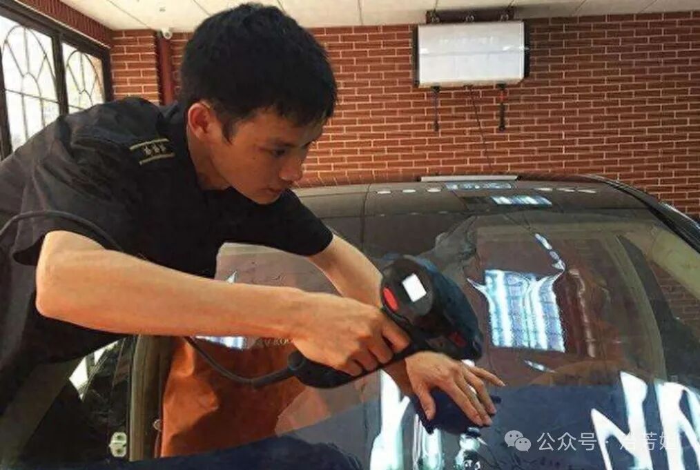 4S店送的“大牌”玻璃膜真划算？小心低价陷阱与隐形消费