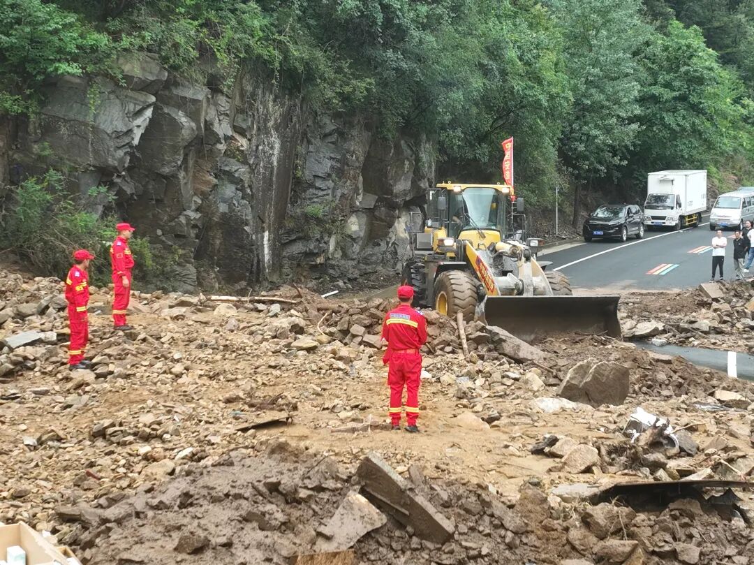 首批7000多名救援人员撤离榕江