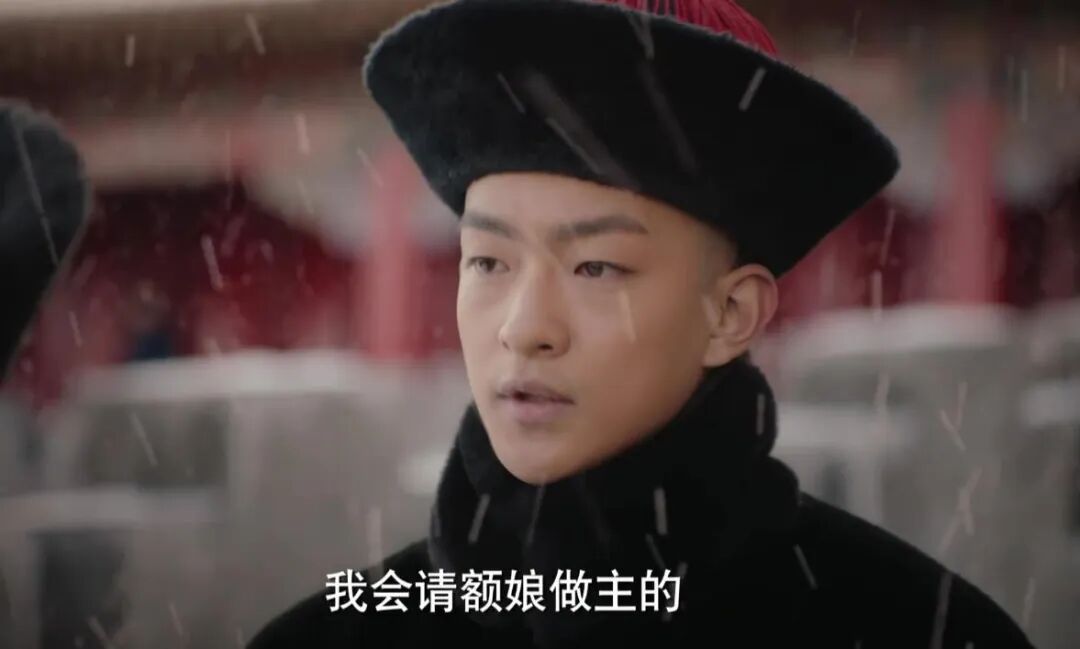 因为正是在横店拍这部戏,才有了买咖啡偶遇《流浪地球》制片要他照片
