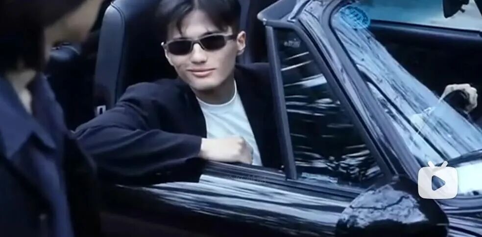 现在重温尹子维在《绝色神偷》《雀圣》《新警察故事》里的cut惊觉,靠