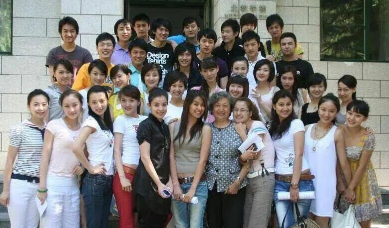 以及陈晓也能蹭一笔的是,他当年同时被中戏,北电,南艺录取,最终选了