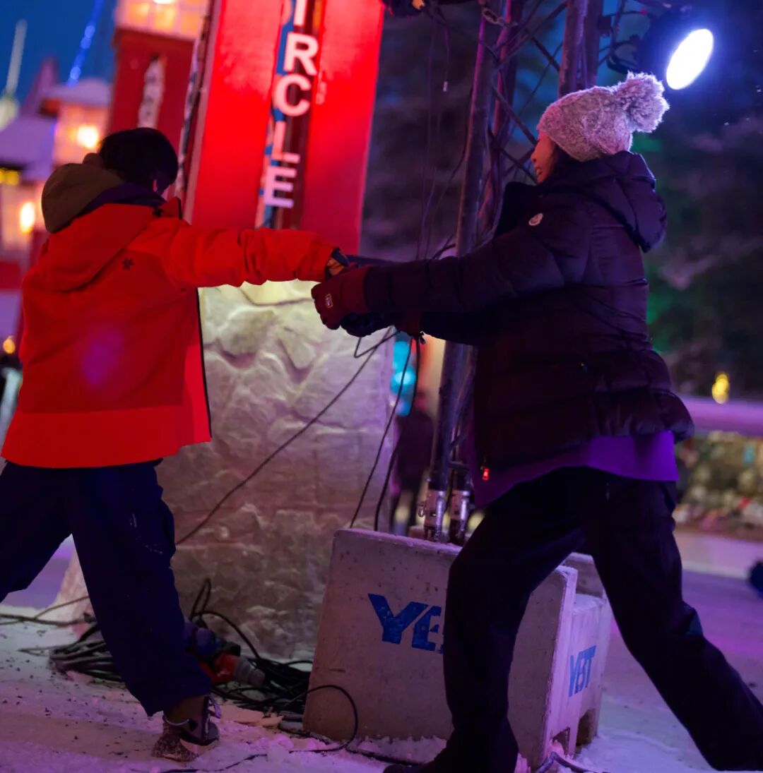 55岁刘若英罕见带儿子露面，9岁酷酷又瘦又高性格活泼，继承妈妈颜值明星范足