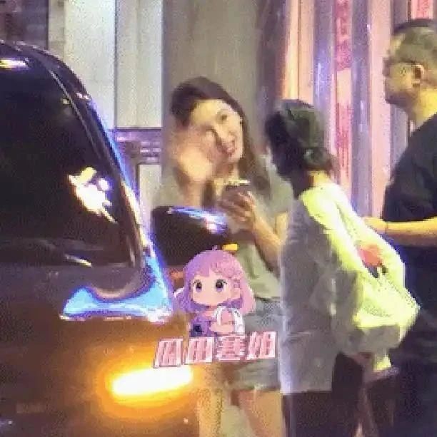 46岁冯绍峰带女友与李治廷聚餐,女友露脸颜值高身材好,不输他的一众前任