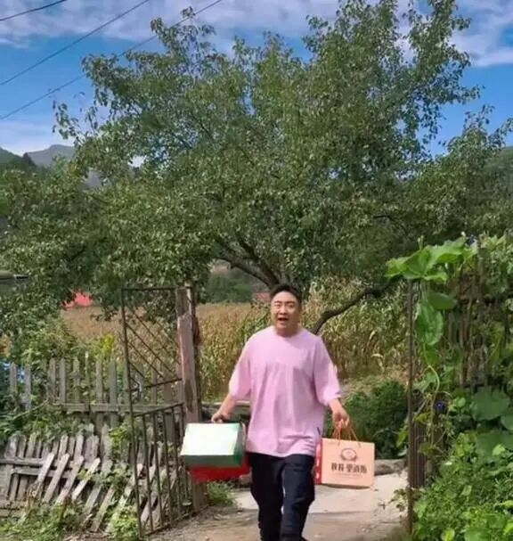 东北雨姐成名后，有哪些明星网红去过她家吃过饭、拍过视频？