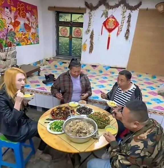 东北雨姐成名后，有哪些明星网红去过她家吃过饭、拍过视频？