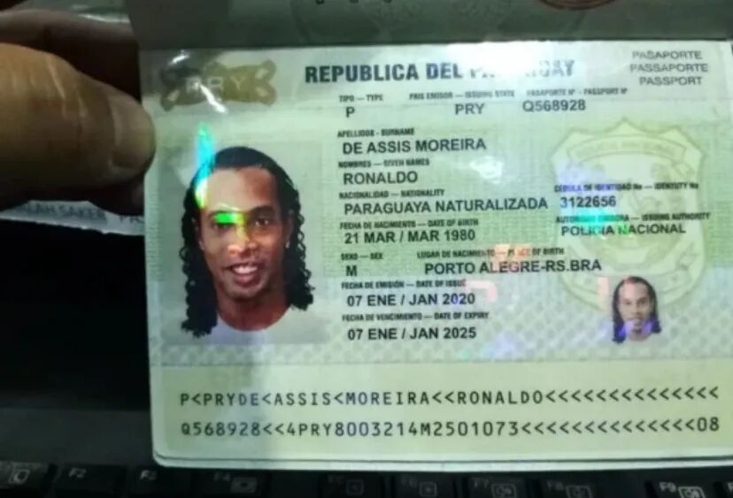 潦倒巴西球星小罗持假护照入境被捕，昔日巨星竟使用假护照！？
