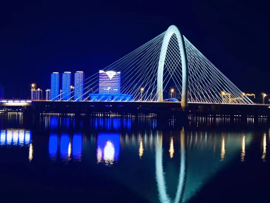 于都集结大桥随着一声礼炮巨响在党的102周年华诞来临之际6月30日集结