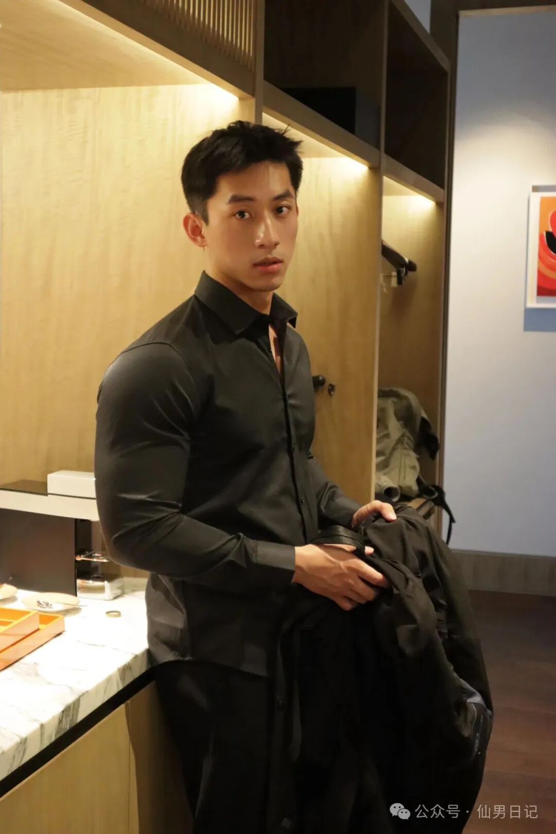 健身房黄景瑜让外国人着迷！网友看完评论区直呼：老外的表情包更炸裂……