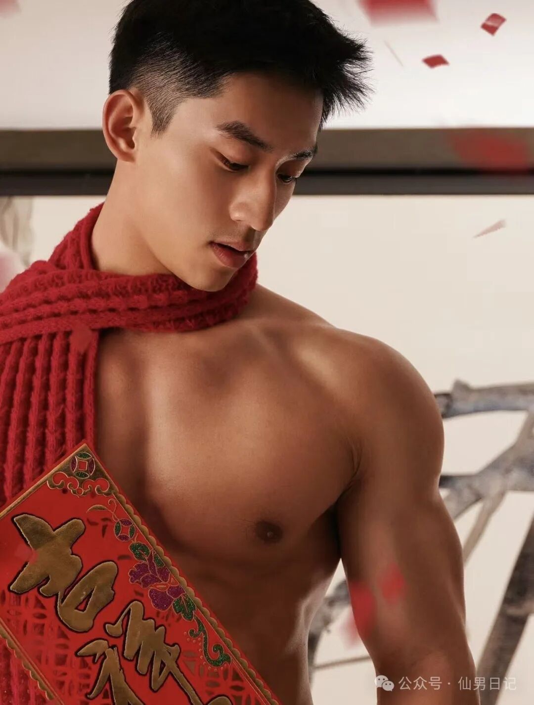 健身房黄景瑜让外国人着迷！网友看完评论区直呼：老外的表情包更炸裂……