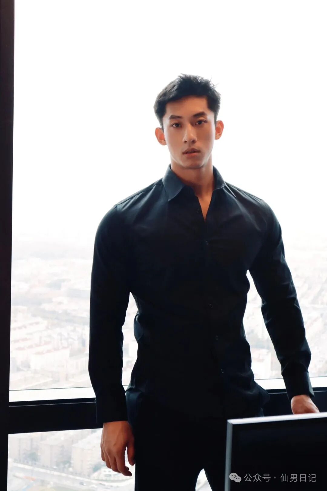 健身房黄景瑜让外国人着迷！网友看完评论区直呼：老外的表情包更炸裂……