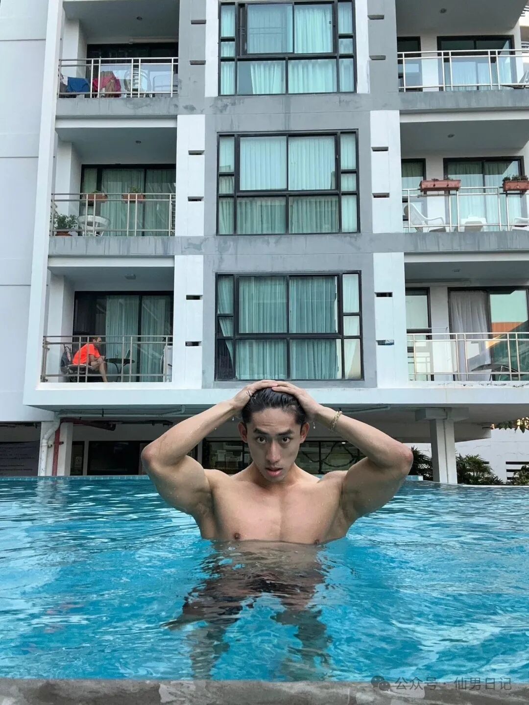 健身房黄景瑜让外国人着迷！网友看完评论区直呼：老外的表情包更炸裂……