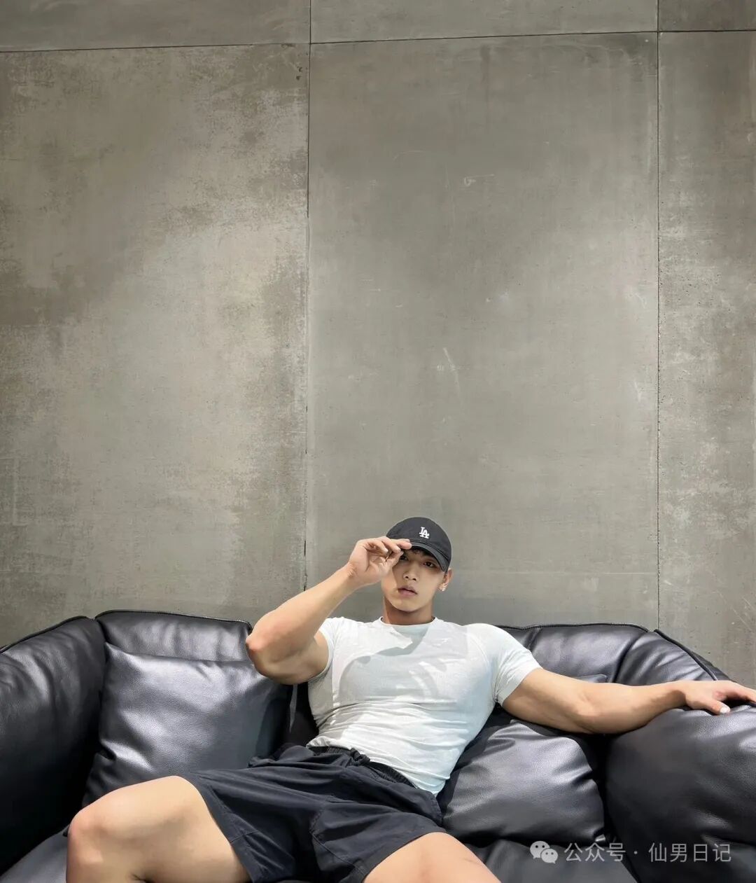 健身房黄景瑜让外国人着迷！网友看完评论区直呼：老外的表情包更炸裂……