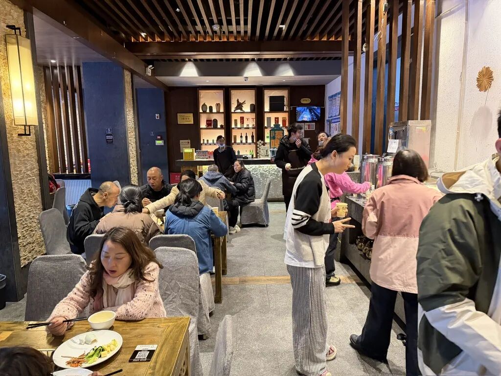 峨眉山金顶山顶酒店657元一晚，步行5分钟看日出