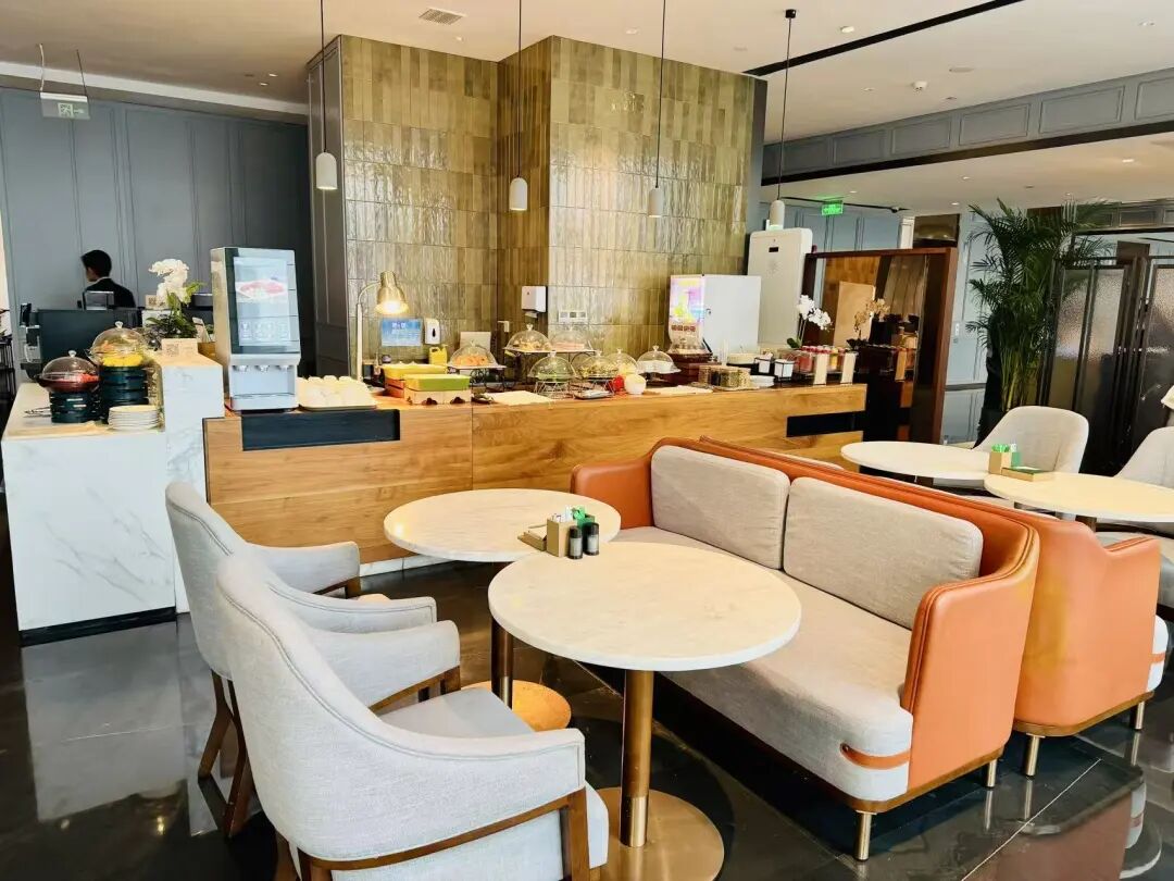 广州珠江新城假日酒店行政酒廊体验：冰滴咖啡与双皮奶亮点