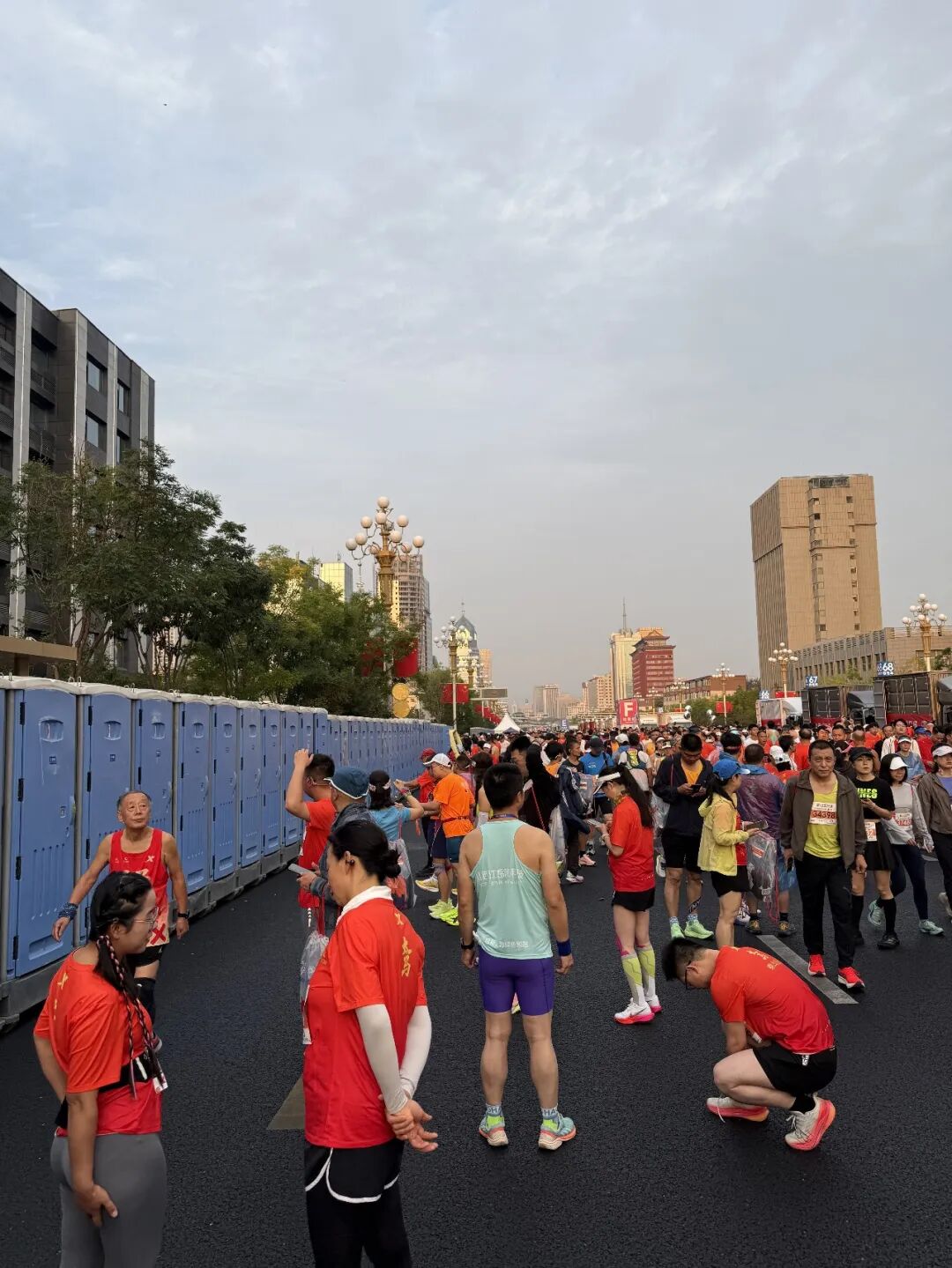 太原马拉松赛道干净服务贴心 跑者体验与免费景点