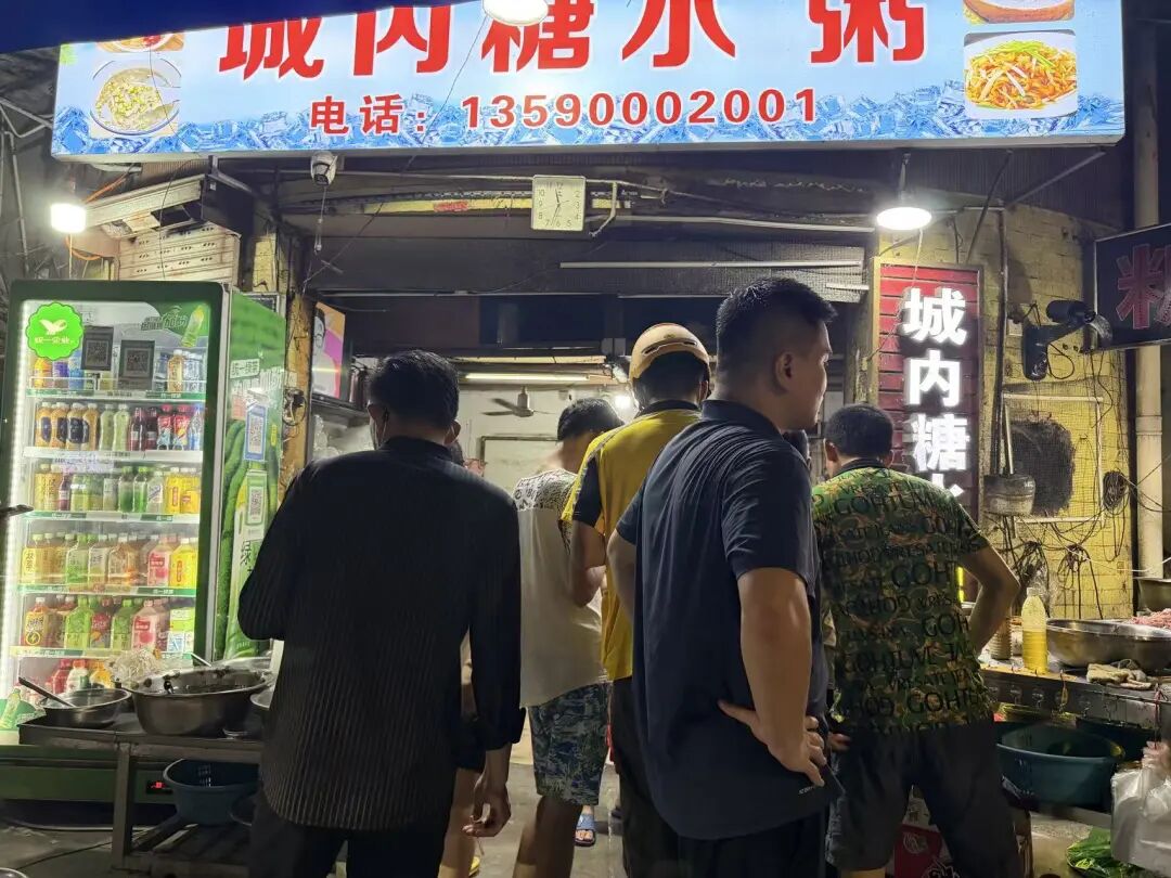 雷州老街地道美食探店，烧猪出炉与夜宵沙虫糖水指南