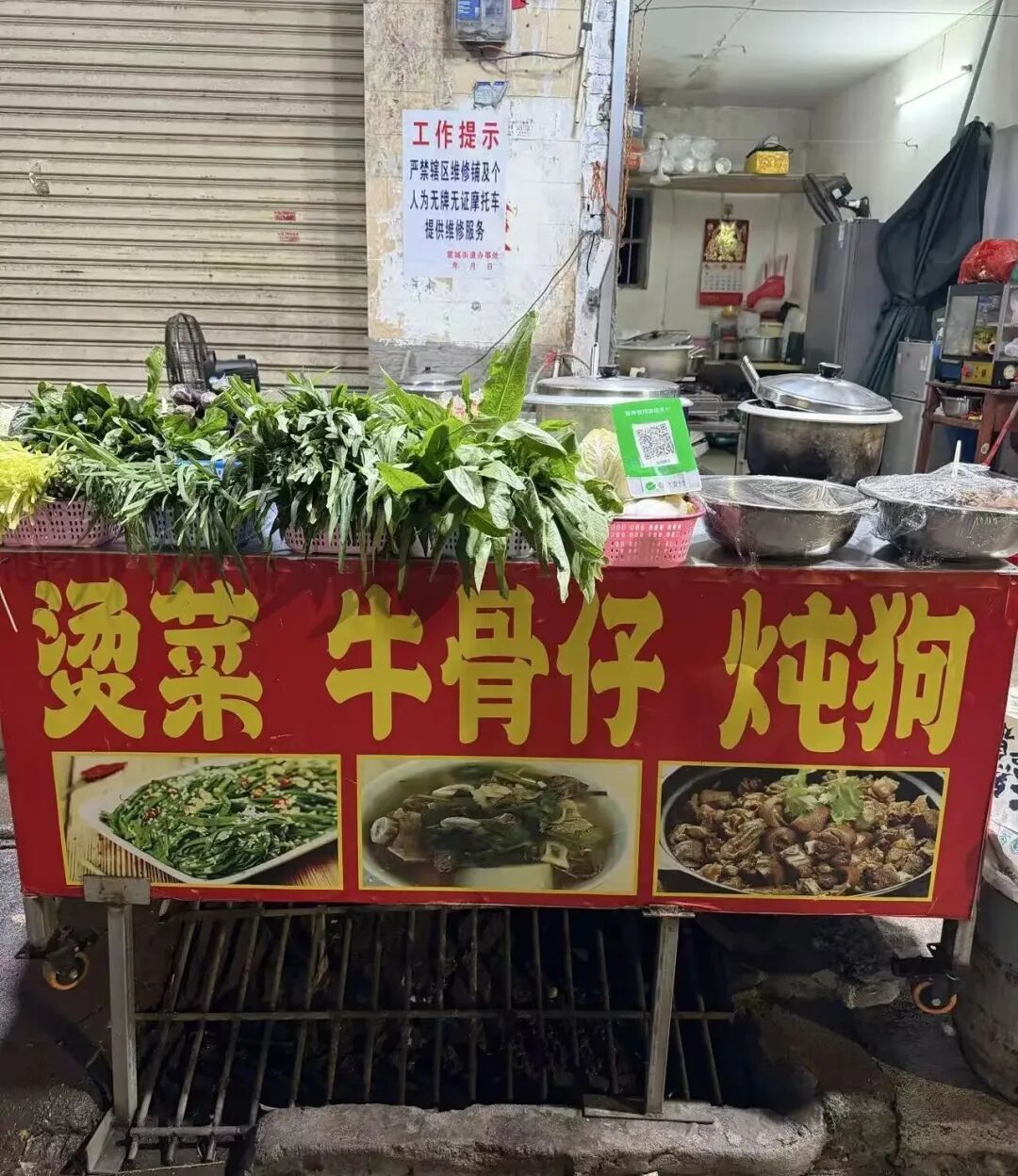 雷州老街地道美食探店，烧猪出炉与夜宵沙虫糖水指南