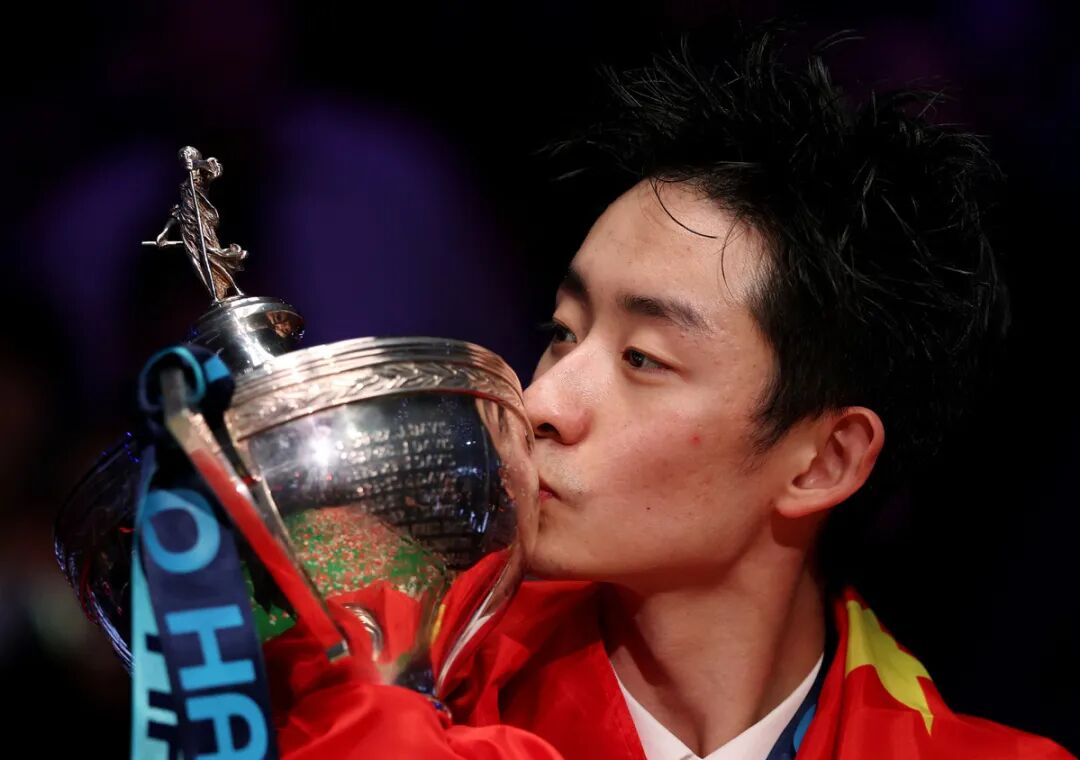 双语新闻：中国选手吴宜泽勇夺2026年世界斯诺克锦标赛冠军 China's Wu wins World Snooker ...