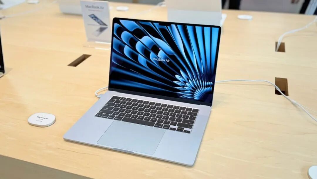 MacBook Air 一机难求：AI 引发内存危机，苹果涨价后依然缺货- 麦克坞