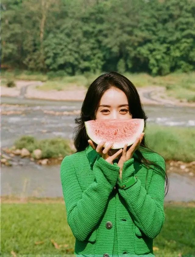 又恋爱了?冯绍峰深夜与美女约会,女方长相清纯似加大版赵丽颖-微信头条网 又恋爱了?冯绍峰深夜与美女约会,女方长相清纯似加大版赵丽颖
