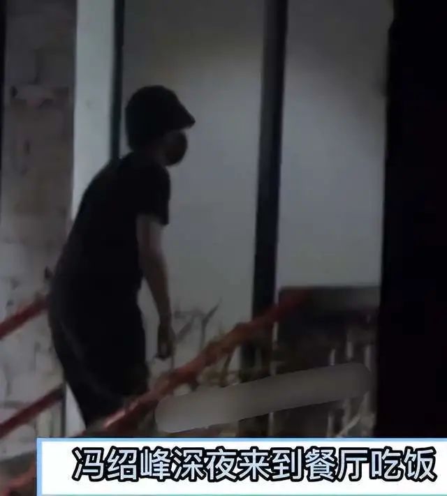 又恋爱了?冯绍峰深夜与美女约会,女方长相清纯似加大版赵丽颖-微信头条网 又恋爱了?冯绍峰深夜与美女约会,女方长相清纯似加大版赵丽颖