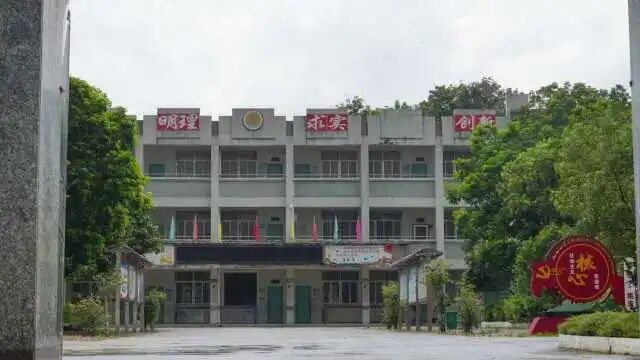 梅田学校外景。邓浩/摄