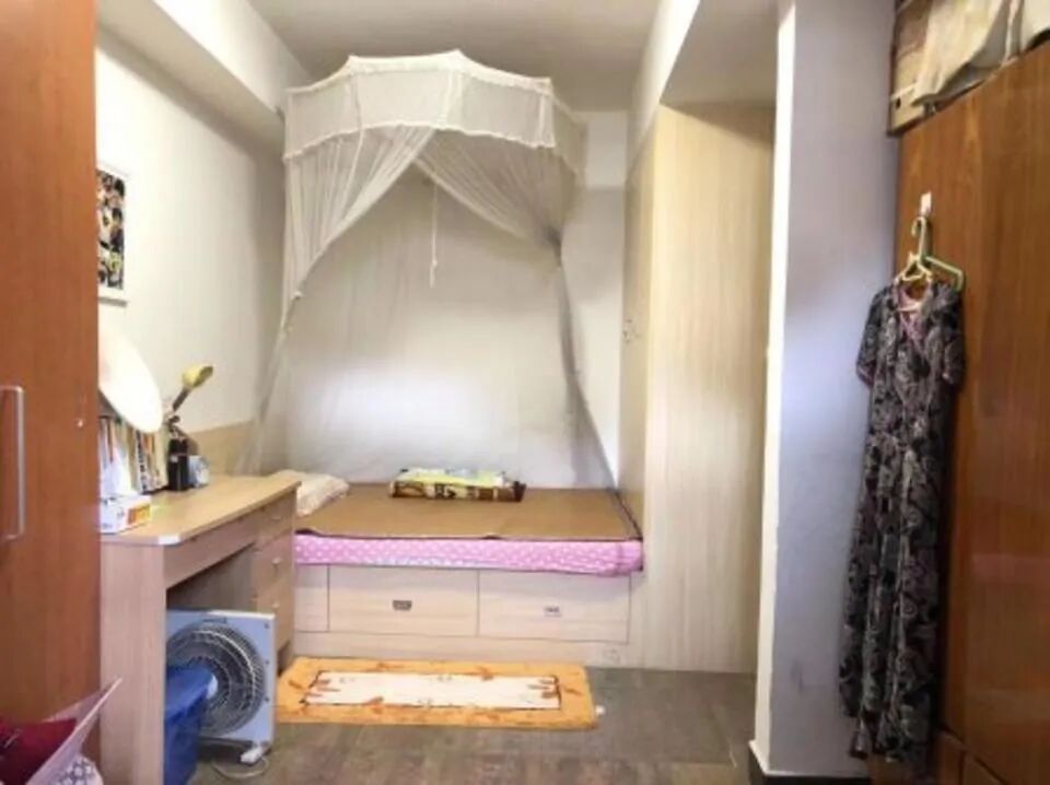 御华苑在售的这套二手房面积80㎡，精装修，户型方正，通风采光好，低总价750万。