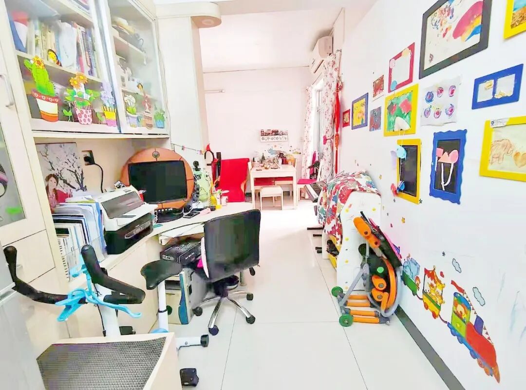 金田花苑在售的这套二手房面积71㎡，精装修，户型方正，通风采光好，低总价485万。