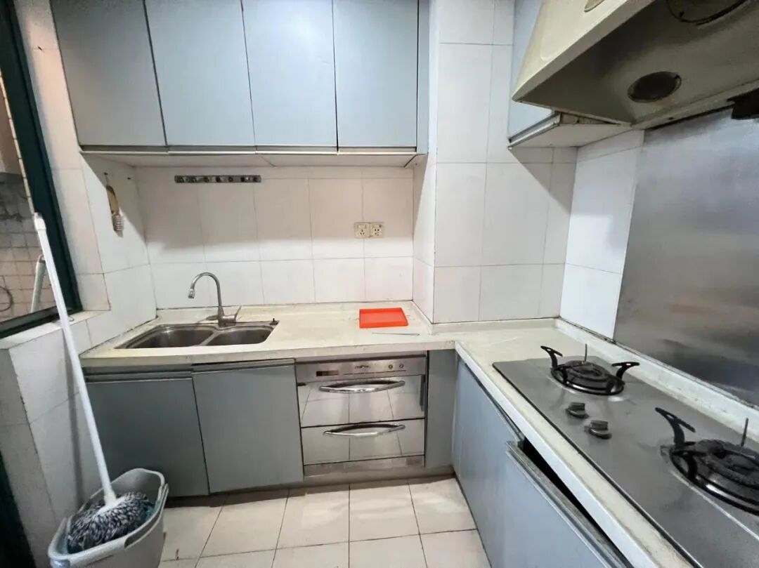 天河北二手房【金碧翡翠华庭】49平，总价300万！