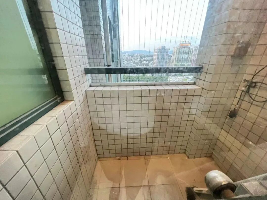 天河北二手房【金碧翡翠华庭】49平，总价300万！