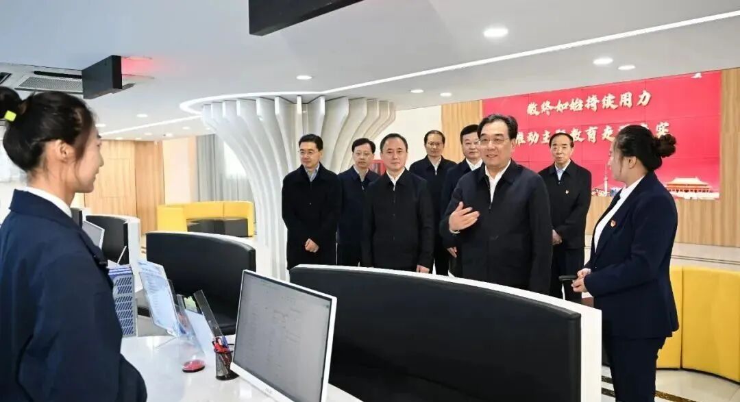 商品房逾期交付，一省委书记现场办公……