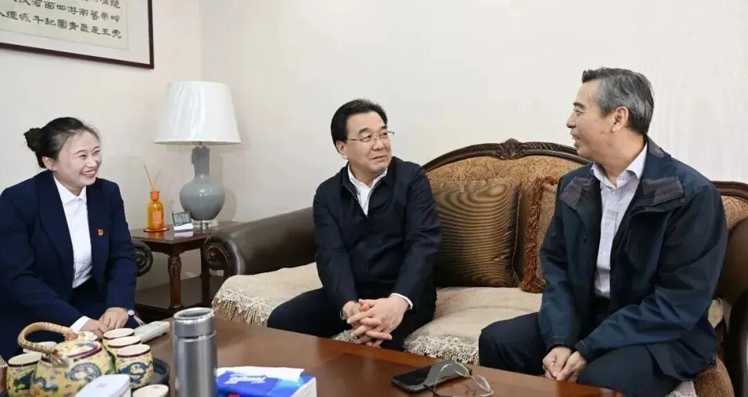 商品房逾期交付，一省委书记现场办公……