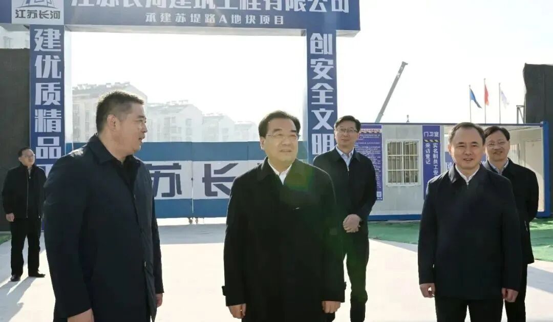 商品房逾期交付，一省委书记现场办公……