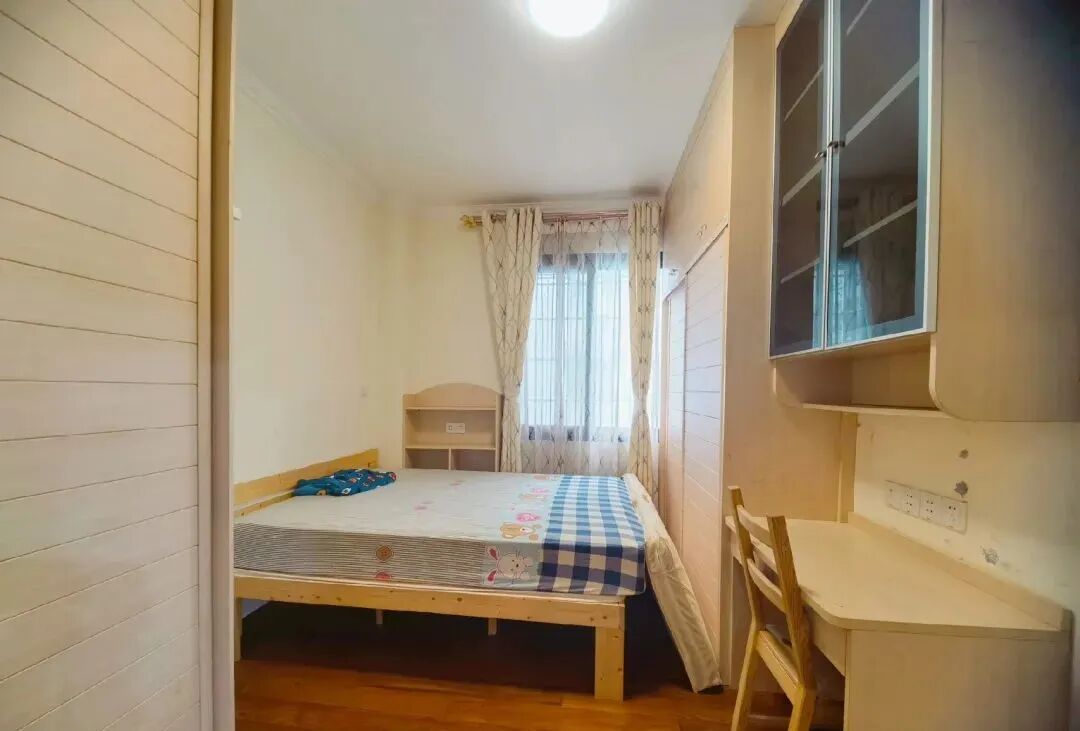 天河北二手房出售，紫荆小区电梯南向三房，急售！