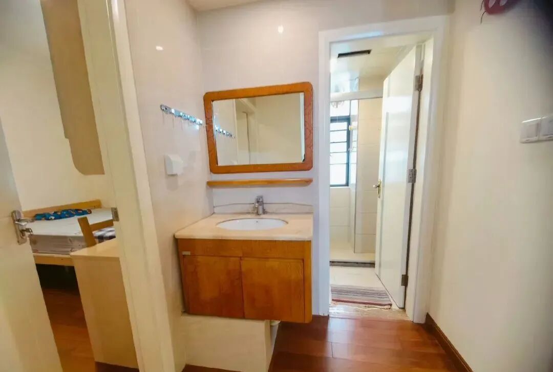 天河北二手房出售，紫荆小区电梯南向三房，急售！