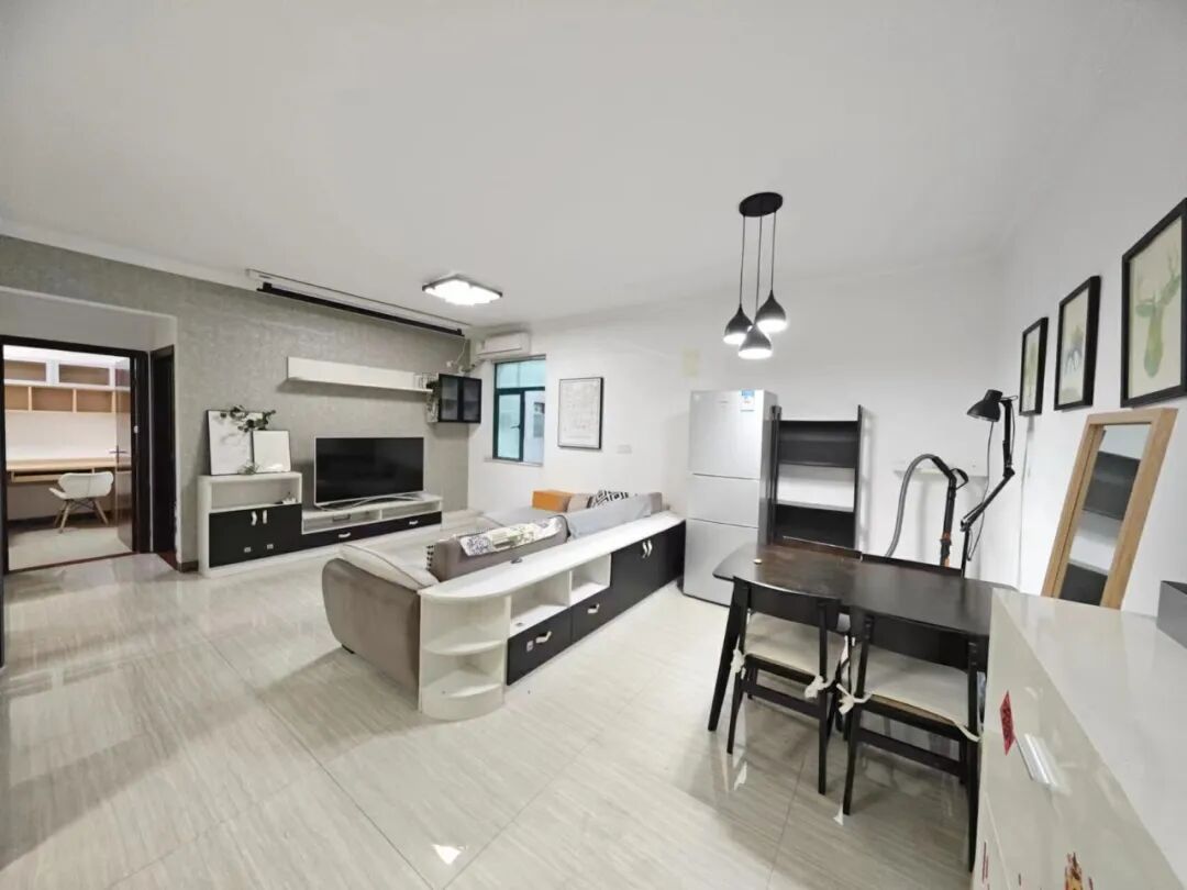 天河北二手房【金碧翡翠华庭】70平，总价560万！