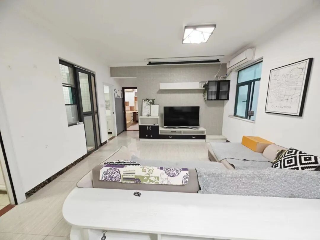 天河北二手房【金碧翡翠华庭】70平，总价560万！