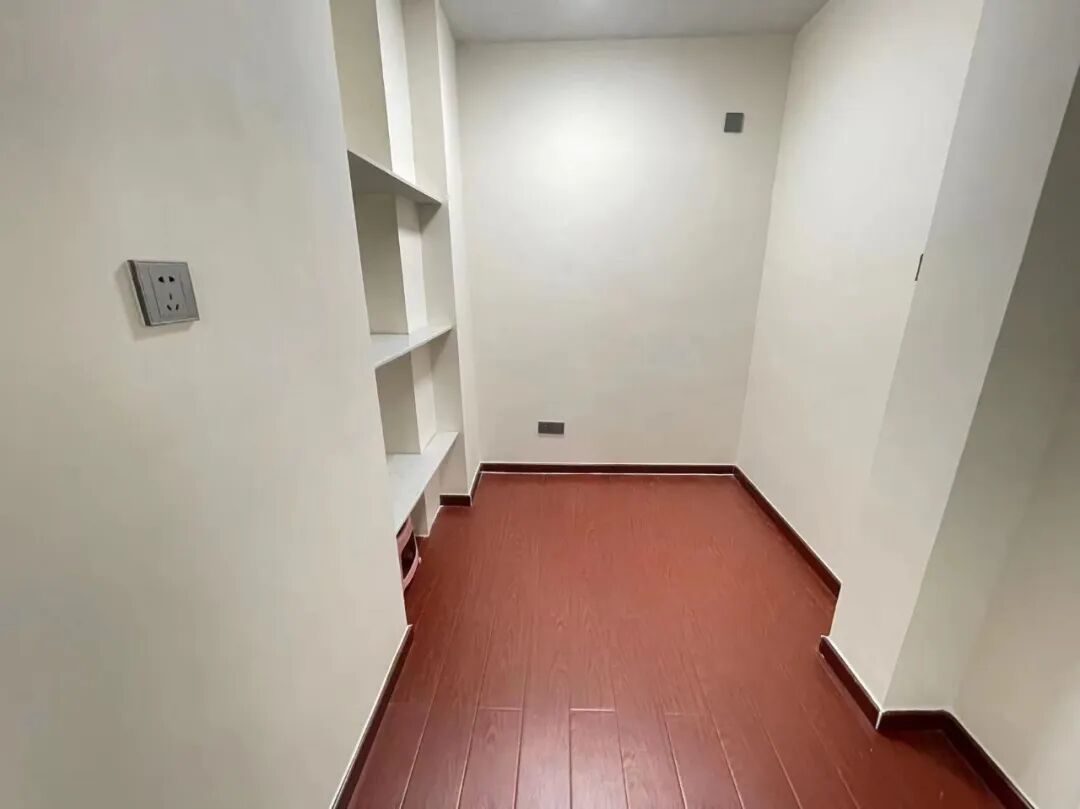 天河北二手房【保利中辰广场】42平，总价400万！