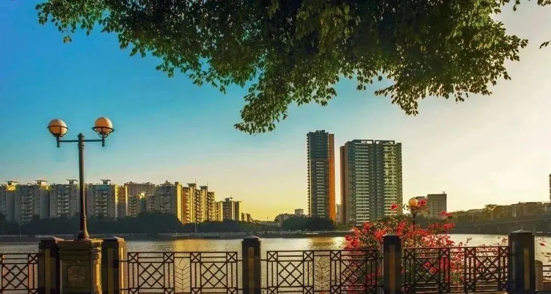 番禺华筑翡翠湾一线江景新房，单价4字头！