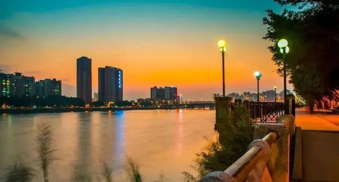 番禺华筑翡翠湾一线江景新房，单价4字头！