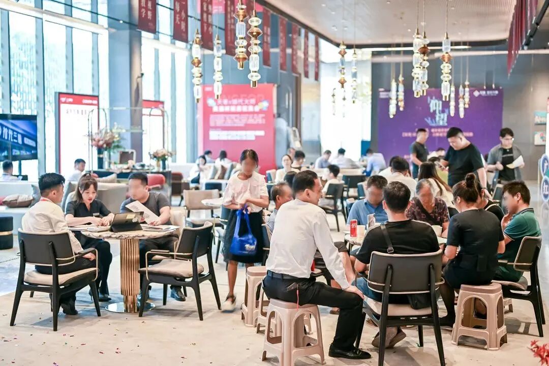 番禺龙湖金地天峯89-142㎡精装三房，读广外附小！