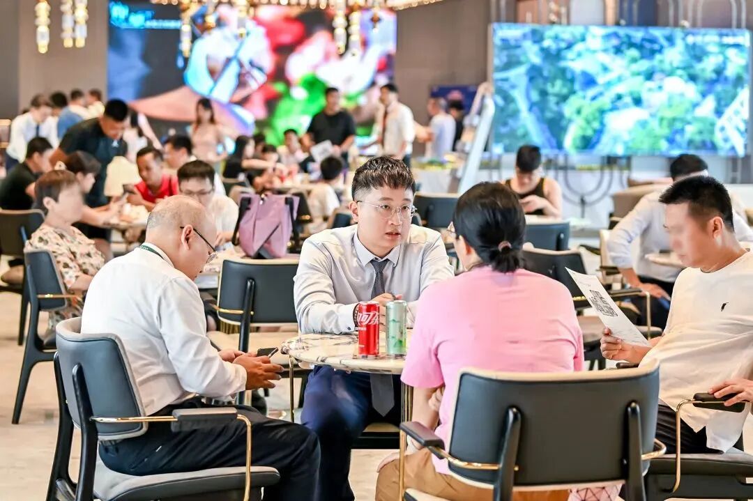 番禺龙湖金地天峯89-142㎡精装三房，读广外附小！